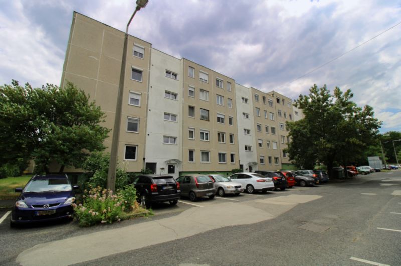 eladó panel lakás Veszprémben