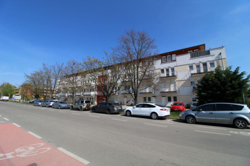 eladó tégla ikerház Veszprémben Diófa utcában